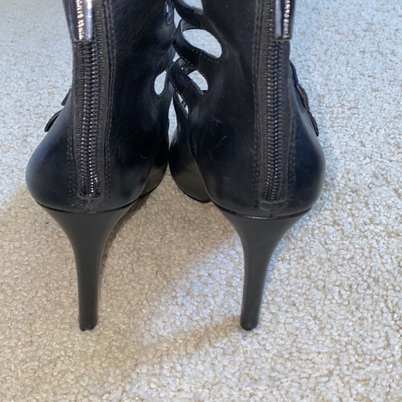 Vince Camuto Strappy Sandal - Picture 3 of 6